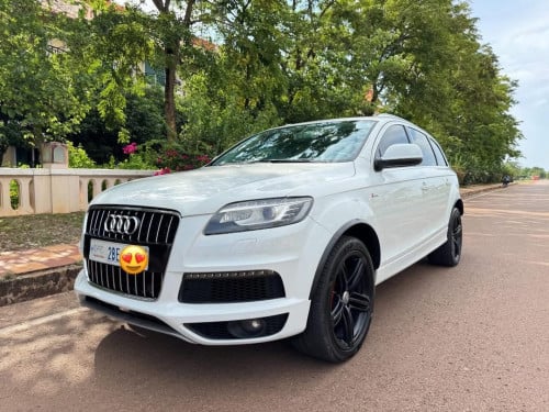 Audi Q7ឆ្នាំ 2013 Full option ដំបូលបើក កៅអីបីជួរ V6ប្រើសាំង តម្លៃ 14700$ ☎️092608210