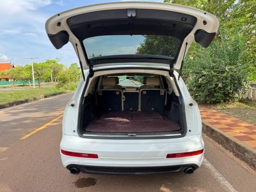 Audi Q7ឆ្នាំ 2013 Full option ដំបូលបើក កៅអីបីជួរ V6ប្រើសាំង តម្លៃ 14700$ ☎️092608210