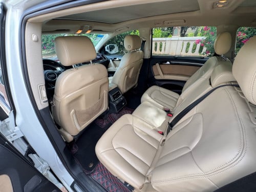 Audi Q7ឆ្នាំ 2013 Full option ដំបូលបើក កៅអីបីជួរ V6ប្រើសាំង តម្លៃ 14700$ ☎️092608210