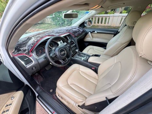 Audi Q7ឆ្នាំ 2013 Full option ដំបូលបើក កៅអីបីជួរ V6ប្រើសាំង តម្លៃ 14700$ ☎️092608210
