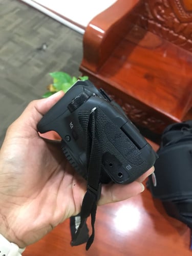 Canon 77D Full Set  នៅស្អាត ត្រូវការលុយបន្ទាន់