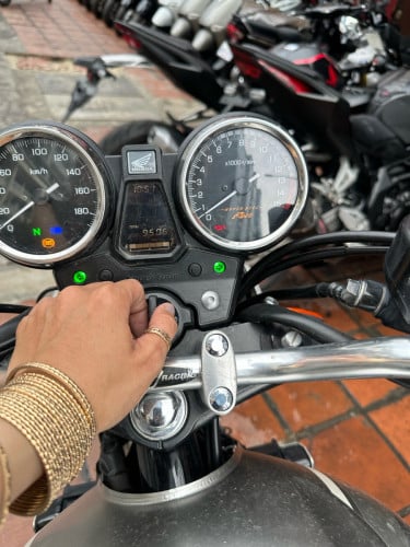 CB400