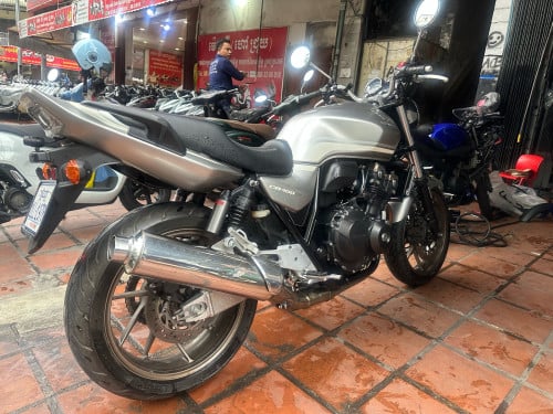 CB400