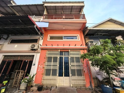 Code #F027🏠 ផ្ទះជួល ជិតផ្សារឈូកមាស+ តម្លៃជួល : $230 (ចរចារ)+ ទំហំ : 4.2m x 8m