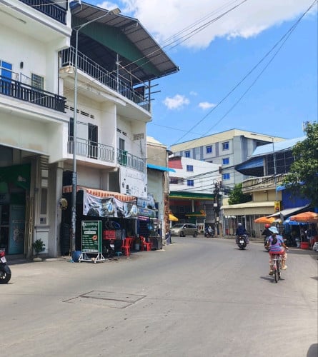 Code #SH026🏠 ផ្ទះអាជីវកម្ម  1ល្វែង ✅ តម្លៃលក់ត្រឹមតែ៖ $150,000 (ចរចា)🔹ទំហំផ្ទះ៖ 4m x 10m  = 40m²