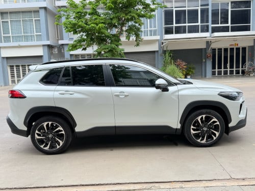 corolla . cross . ឆ្នាំ 2024 - full . ទឹក​ថ្នាំ​ សុីនមួយជុំ​