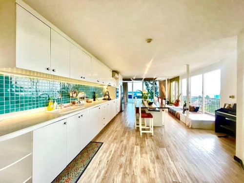 COZY PENTHOUSE 7 BEDROOM FOR RENT!!