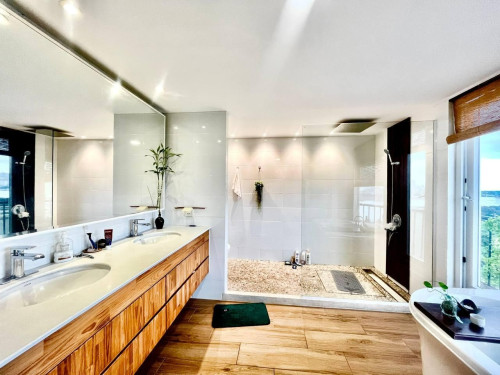 COZY PENTHOUSE 7 BEDROOM FOR RENT!!