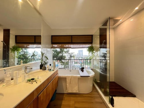 COZY PENTHOUSE 7 BEDROOM FOR RENT!!