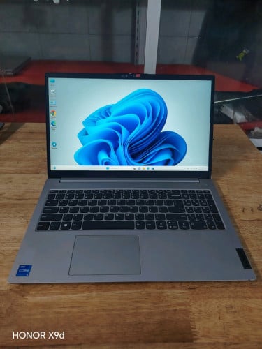 CPU i5(11Th) @2.4GHz Ram 16GB M2 512GB Srecn 15.6" FHD Adapter