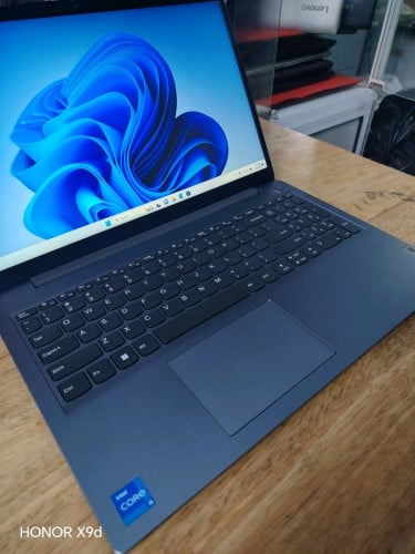 CPU i5(11th) @2.5GHz Ram 16GB M2 512GB Srecn 15.6" FHD Adapter orgnail