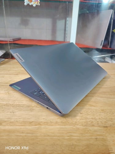 CPU i5(11th) @2.5GHz Ram 16GB M2 512GB Srecn 15.6" FHD Adapter orgnail