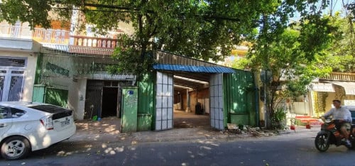 Flat house and ware house for rent in BKK3