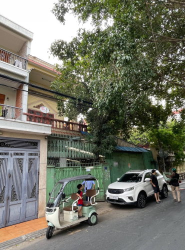 Flat house and ware house for rent in BKK3