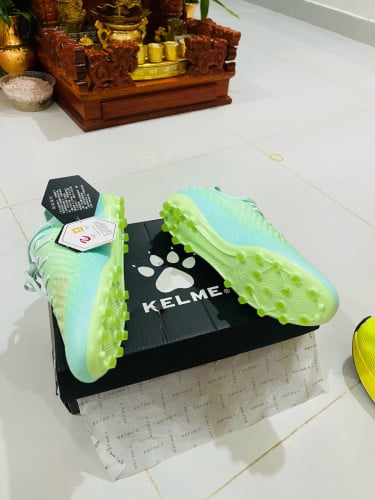 Football shoes MG