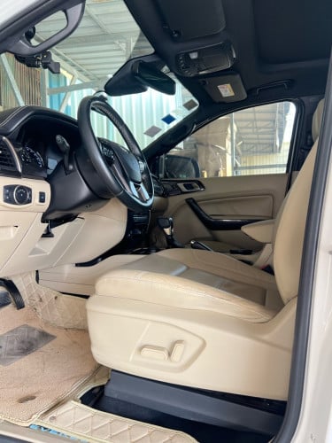 Ford Everest 3.2L Titanium full option 2019