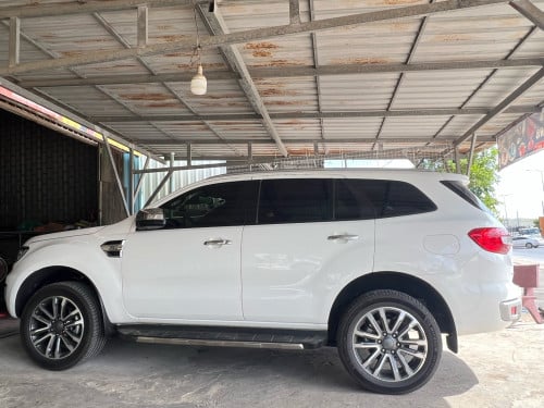 Ford Everest 3.2L Titanium full option 2019
