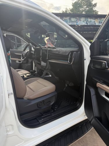 Ford Everest Titanuim 2024