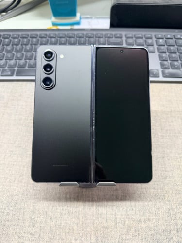 Galaxy Fold 5 1T Ram 12gb ក្រុមហ៊ុន