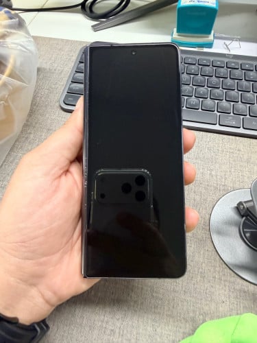 Galaxy Fold 5 1T Ram 12gb ក្រុមហ៊ុន