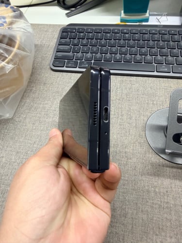Galaxy Fold 5 1T Ram 12gb ក្រុមហ៊ុន