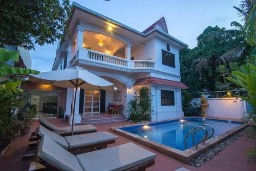 Guesthouse in Siem Reap for rent $2500/month (2villas, 15rooms, 1.4km from Pubstreet)