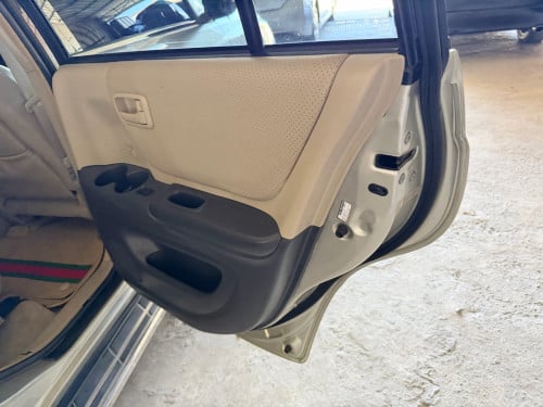 Highlander 03 V6ប៉ុង2សំនុំសុីនទឹកមាសសាច់ដែកបាតស្អាតខ្ចី
