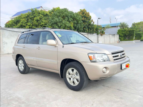 Highlander V4 ប៉ុង1 ​ ឆ្នាំ2004 កៅអី3ជួរ