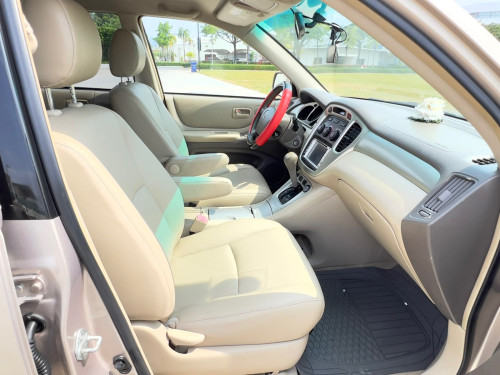 Highlander V4 ប៉ុង1 ​ ឆ្នាំ2004 កៅអី3ជួរ