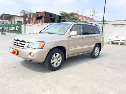 Highlander V4 ប៉ុង1 ​ ឆ្នាំ2004 កៅអី3ជួរ