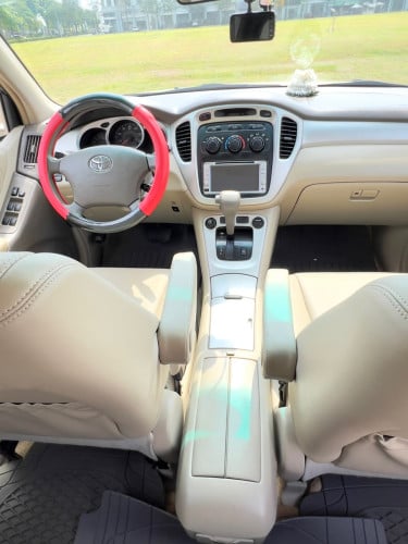 Highlander V4 ប៉ុង1 ​ ឆ្នាំ2004 កៅអី3ជួរ