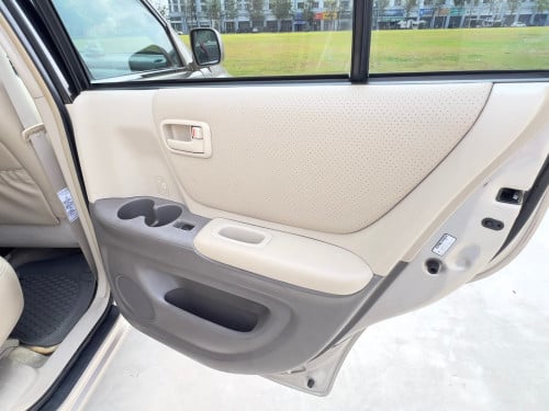 Highlander V4 ប៉ុង1 ​ ឆ្នាំ2004 កៅអី3ជួរ