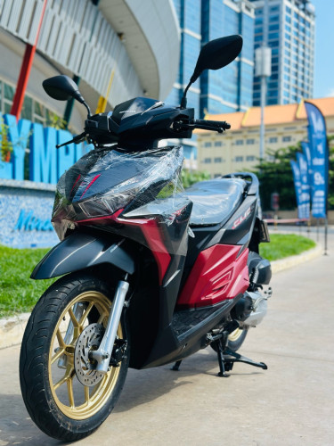 HONDA CLICK 017ក្រុមហ៊ុន ម៉ាសុីនតាន់ហាប់នែនស្ងាត់ជិះស្រួលស្ទុះខ្លាំងធានាមិនលាន់មិនហុយមានពន្ធកាតគ្រឺ