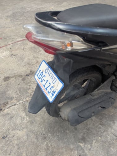 Honda click 110cc year 2011 មានពន្ធ