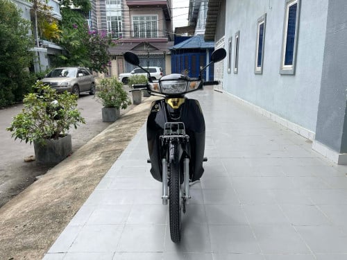 Honda Dream 024 នៅសាណុំមួយជុំកាតគ្រីម្ចាស់ដេីម