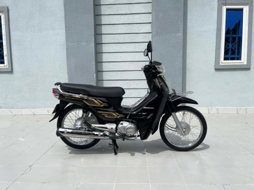 Honda Dream 024 នៅសាណុំមួយជុំកាតគ្រីម្ចាស់ដេីម