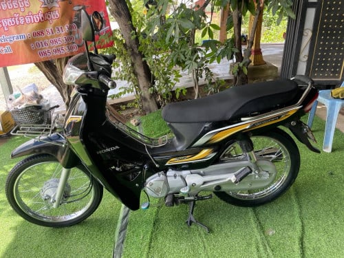 honda dream018​ មាន​ពន្ធ​កាតគ្រី​ត្រឹម​ត្រូវ​ ម៉ាស៊ីន​តាន់​លក់​ 1380$ បង់​រំលស់​បាន​