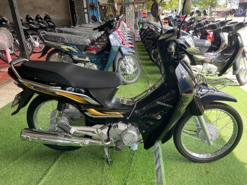 honda dream018​ មាន​ពន្ធ​កាតគ្រី​ត្រឹម​ត្រូវ​ ម៉ាស៊ីន​តាន់​លក់​ 1380$ បង់​រំលស់​បាន​