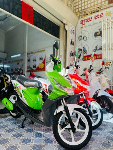 HONDA ICON 012 ក្រុមហ៊ុន ម៉ាសុីនតាន់ហាប់នែនស្ងាត់ជិះស្រួលស្ទុះធានាមិនលាន់មិនហុយមានពន្ធកាតគ្រឺហ្សីន