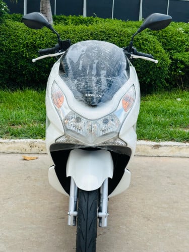 HONDA PCX 012ជប៉ុនសុទ្ធ100% កម្លាំង125cc ម៉ាស៊ីនតាន់ហាប់នែនស្ងាត់ជិះស្រួលស្ទុះខ្លាំងមានពន្ធ