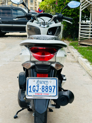 HONDA PCX 012ជប៉ុនសុទ្ធ100% កម្លាំង125cc ម៉ាស៊ីនតាន់ហាប់នែនស្ងាត់ជិះស្រួលស្ទុះខ្លាំងមានពន្ធ