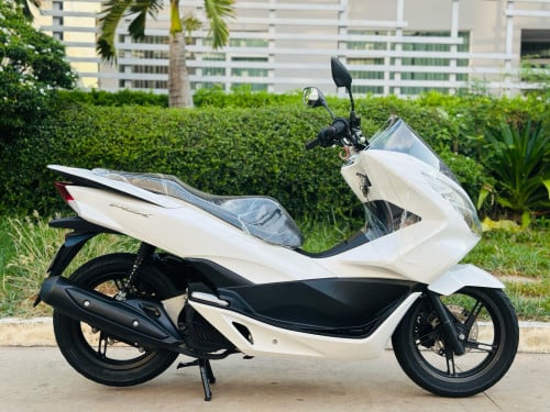 Honda PCX 016ជប៉ុនសុទ្ធ100%កម្លាំង125ccម៉ាសុីនតាន់ហាប់នែនស្ងាត់ជិះស្រួលស្ទុះសំណុំហ្សីន95%មានពន្ធកាត
