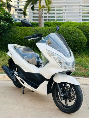 Honda PCX 016ជប៉ុនសុទ្ធ100%កម្លាំង125ccម៉ាសុីនតាន់ហាប់នែនស្ងាត់ជិះស្រួលស្ទុះសំណុំហ្សីន95%មានពន្ធកាត