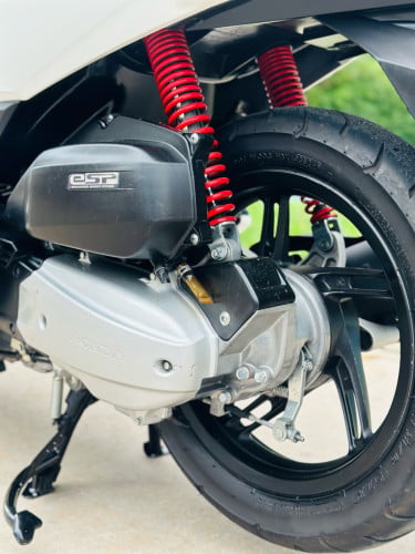 HONDA PCX 017 ជប៉ុនសុទ្ធ100% កម្លាំង125cc ម៉ាសុីនតាន់ហាប់នែនសំណុំហ្សីន95%មានពន្ធកាតគ្រឺហ្សីន