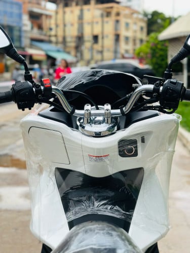 HONDA PCX 017 ជប៉ុនសុទ្ធ100% កម្លាំង125cc ម៉ាសុីនតាន់ហាប់នែនសំណុំហ្សីន95%មានពន្ធកាតគ្រឺហ្សីន