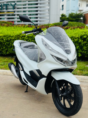 HONDA PCX 018 សោស្មាតឃីកម្លាំង150cc ម៉ាសុីនតាន់ហាប់នែនស្ងាត់ជិះស្រួលស្ទុះមិនលាន់មិនហុយមានពន្ធកាតគ្រឺ