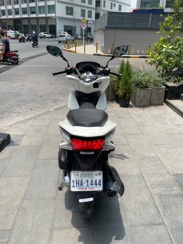 Honda Pcx125cc 2015 Japan New98%មានពន្ឌកាតគ្រីស្លាកលេខ
