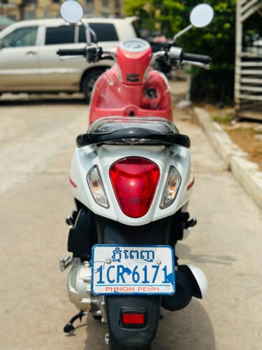 HONDA SCOOPY 015 ម៉ាសុីនតាន់ហាប់នែនជិះស្រួលមិនលាន់មិនហុយមានពន្ធកាតគ្រឺហ្សីន