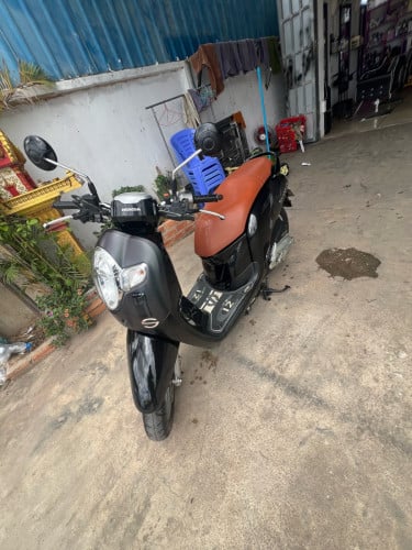 Honda  scoopyi club ម៉ូតូម្ជាស់ដើមសារនុំម៉ាសុិនស្រួយ