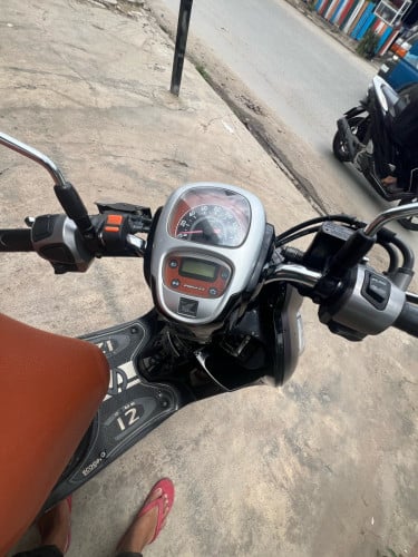 Honda  scoopyi club ម៉ូតូម្ជាស់ដើមសារនុំម៉ាសុិនស្រួយ